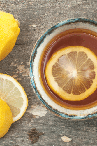 Kr&auml;utertee mit Zitrone