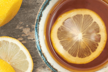 Kräutertee mit Zitrone